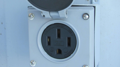 Close up receptacle on the outside on the container
