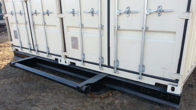 Close up of trailer attatchement for container